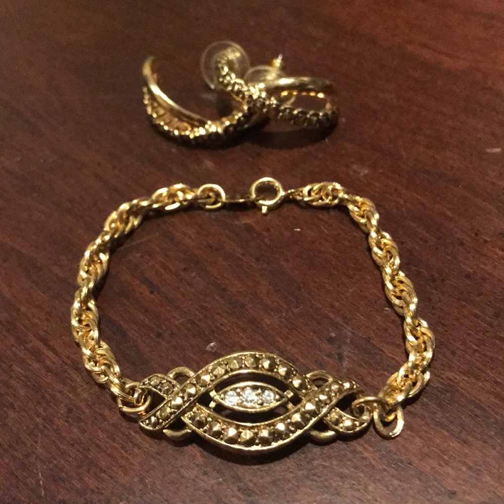 Avon Vintage Goldtone Twist Bracelet + Earring Set